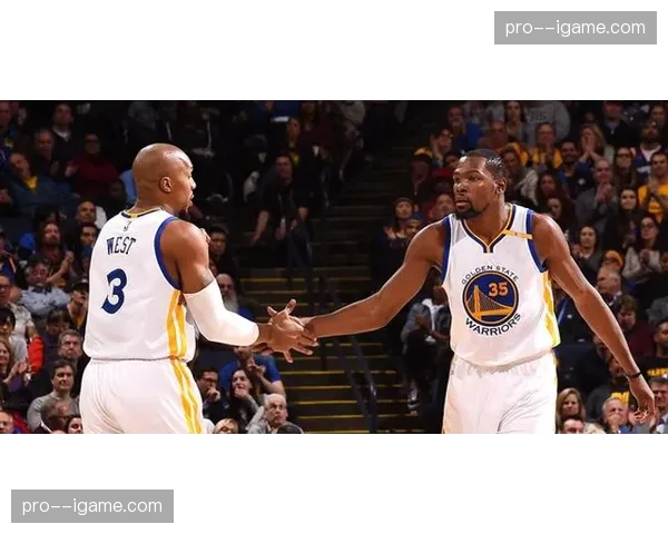 勇士队球星斯蒂芬·库里因脚踝扭伤将缺席至少三场比赛